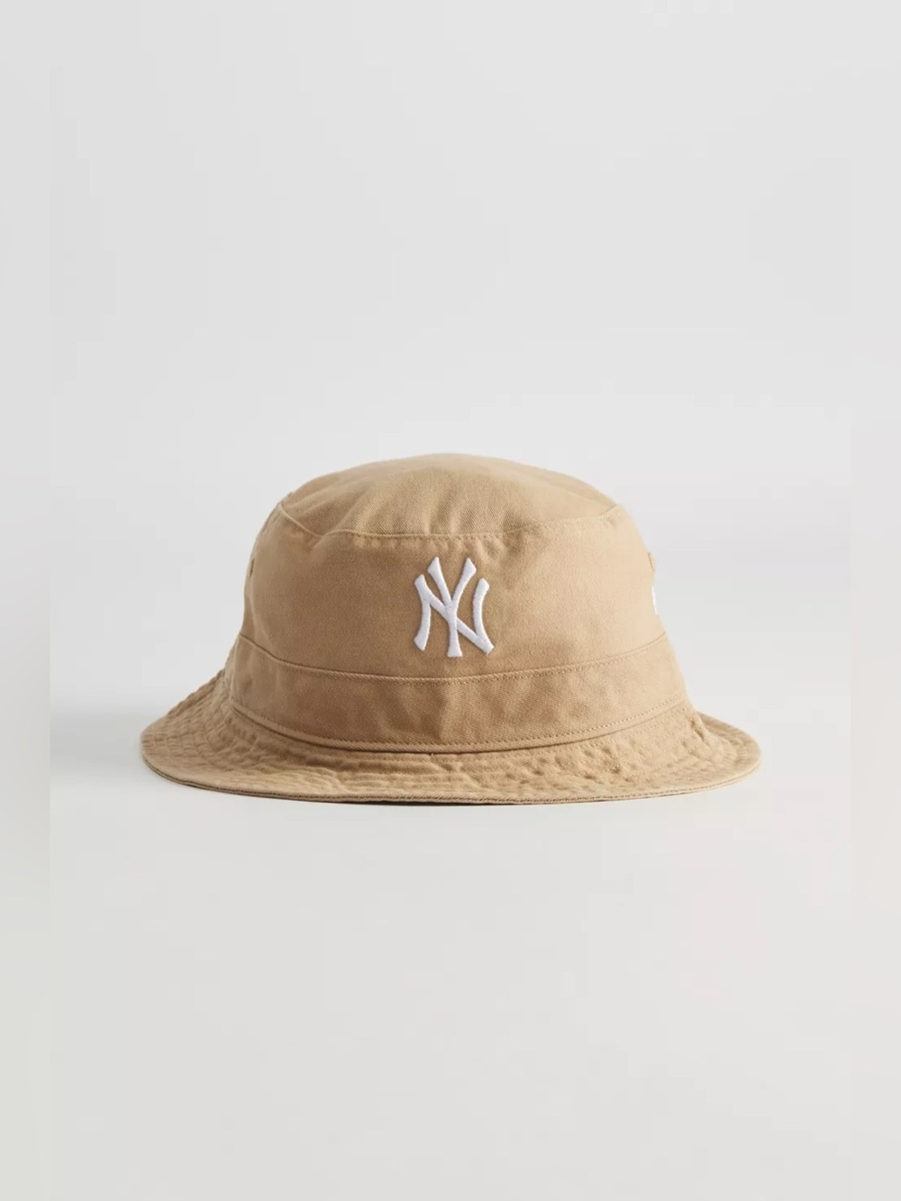 Urban Outfitters ’47 Brand New York Yankees Logo Bucket Hat